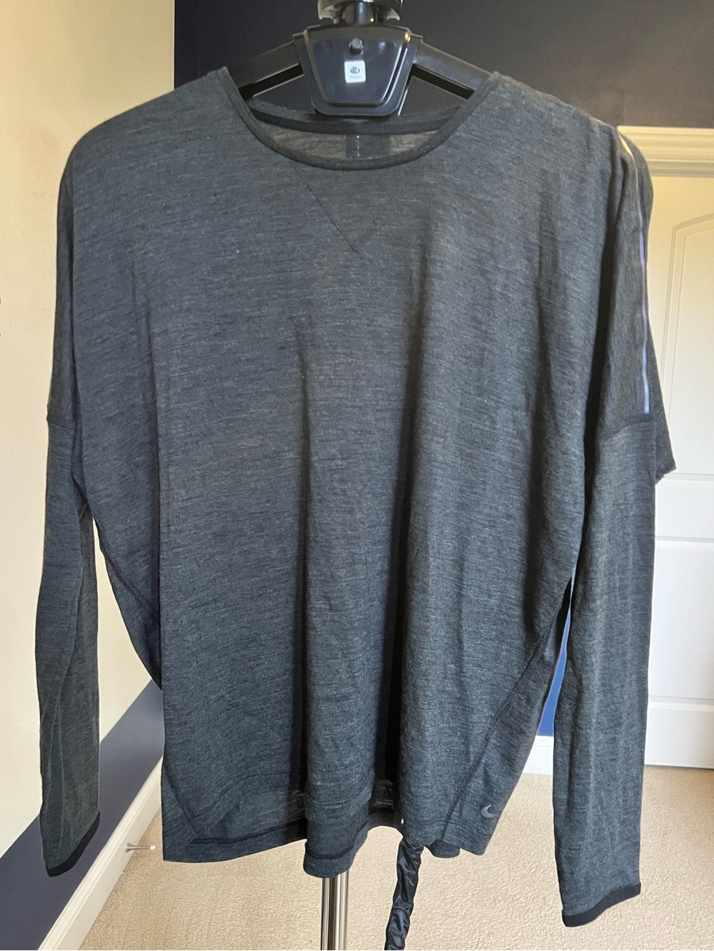 Nike women’s Long-Sleeve Heathered Dark Gray wool top size XL
